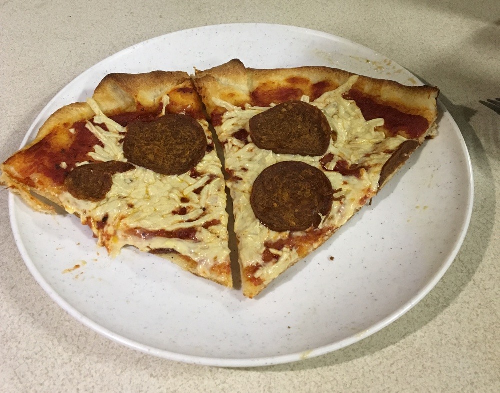 vegan pepperoni pizza